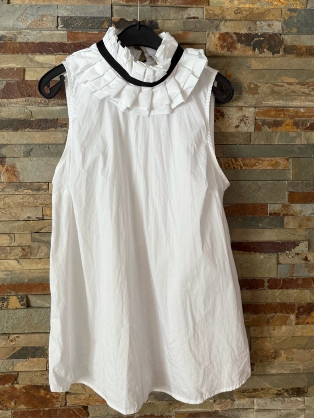DIMORA White Black Sleeveless
Ruffle Neck tie Blouse
SMALL Italy Professional